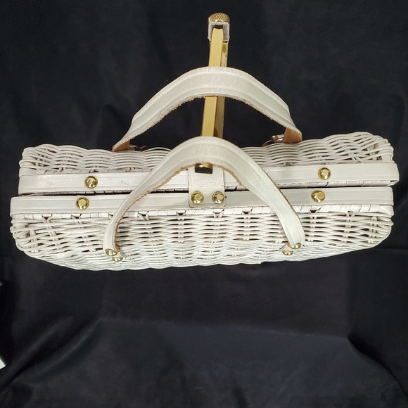 Vintage White Wicker Purse Leather Handles & Accents Made in Hong Kong - Picture 6 of 16